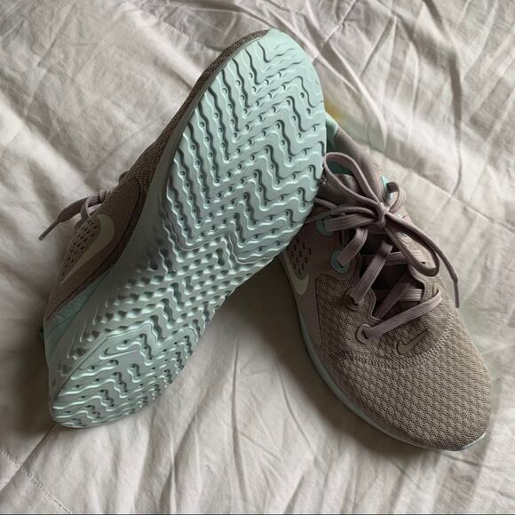 Nike Legend React moon particle pale ivory sneaker - Picture 2 of 9